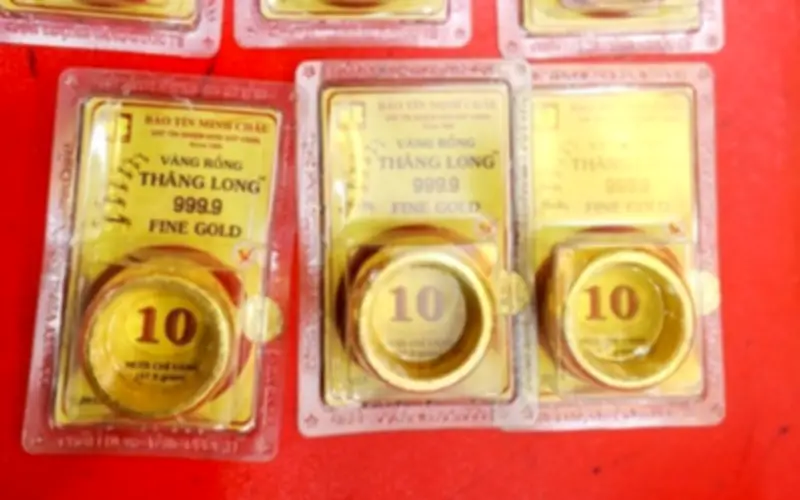 Giá vàng hôm nay 11/4: SJC, nhẫn biến động, Doji điều chỉnh, thị trường căng thẳng