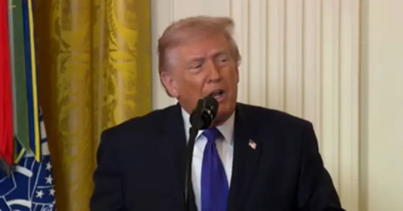 Giá vàng lao dốc đầu tuần, tăng vọt 13% sau bài phát biểu của ông Trump