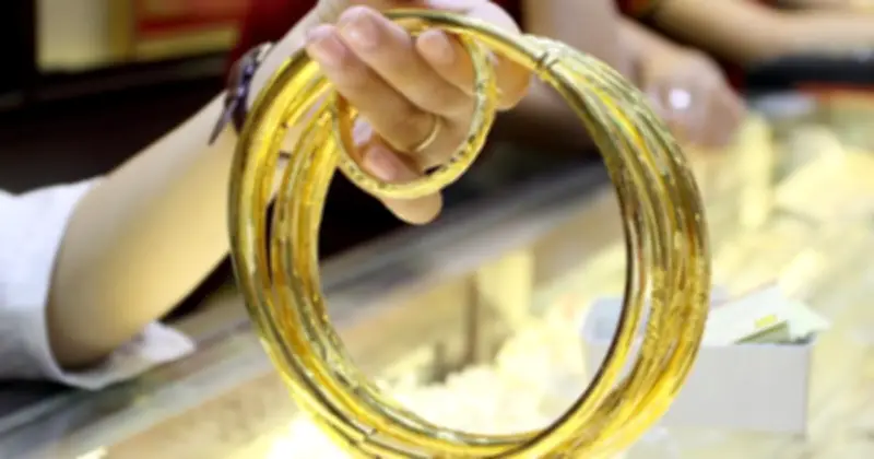 Giá vàng SJC giảm nhẹ, bạc tăng mạnh trong phiên sáng 15.4