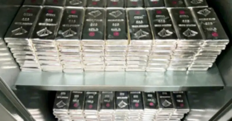 Giá vàng SJC sáng nay bất động, bạc giảm nhẹ