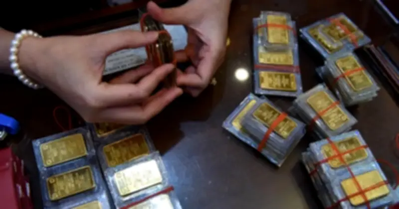 Giá vàng sáng 9/4 lao dốc mạnh, SJC giảm tới 3,5 triệu đồng mỗi lượng