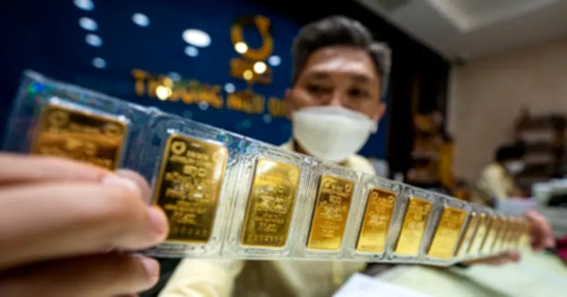 Giá vàng thế giới biến động mạnh, vượt 4.800 USD rồi lao dốc vì căng thẳng địa chính trị