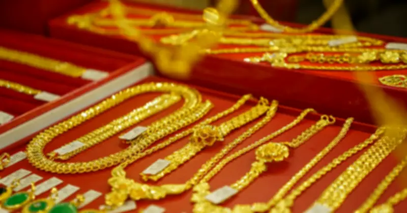 Giá vàng thế giới dao động mạnh, thị trường trong nước tăng nhẹ giữa bối cảnh nhạy cảm