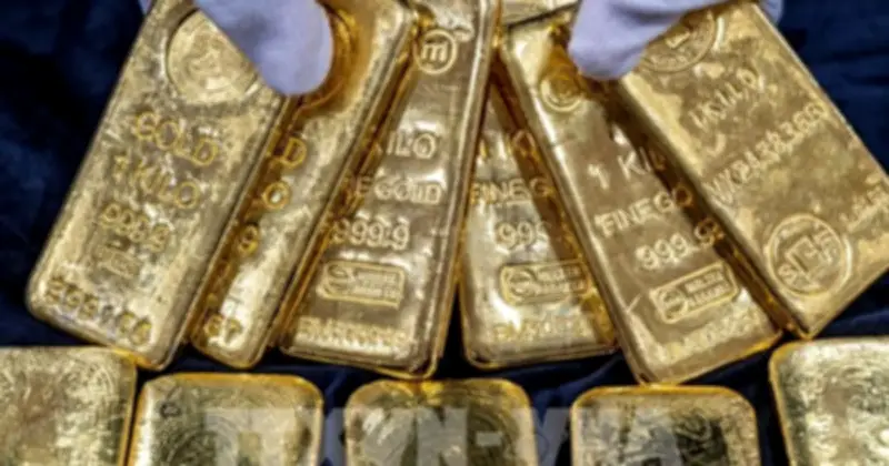 Giá vàng thế giới lao dốc gần 200 USD/oz, chuyên gia cảnh báo rủi ro điều chỉnh sâu