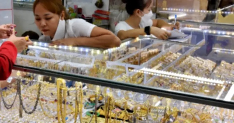 Giá Vàng Thế Giới Sụt Giảm Mạnh, Áp Lực Lạm Phát Và Địa Chính Trịnh Tác Động