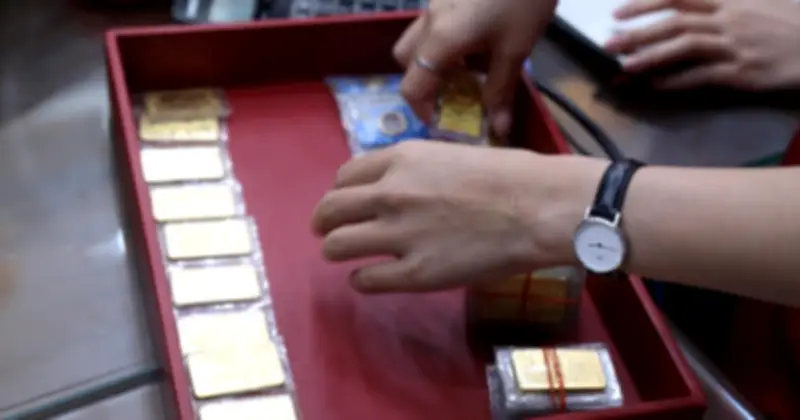 Giá vàng trong nước tiếp tục giảm sâu, SJC xuống dưới 169 triệu đồng/lượng