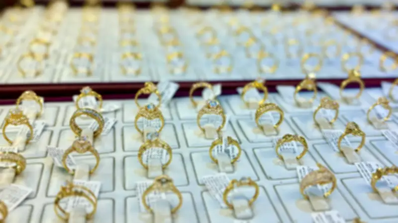 Giá vàng trong nước tăng mạnh, SJC lên 174,5 triệu đồng/lượng trong khi PNJ giảm nhẹ