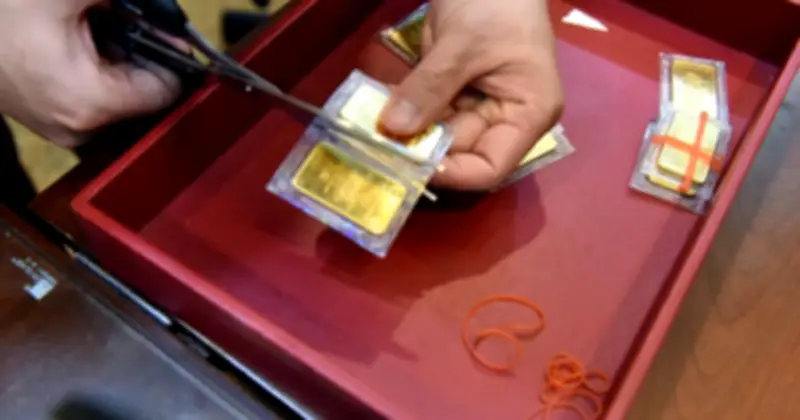 Giá vàng trong nước và thế giới đồng loạt giảm mạnh đầu tuần