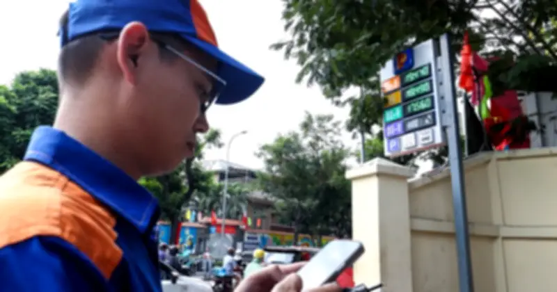 Giá Xăng Dầu Giảm Mạnh, Dầu Brent Rớt Xuống Dưới 100 USD/Thùng Do Kỳ Vọng Eo Biển Hormuz Mở Lại