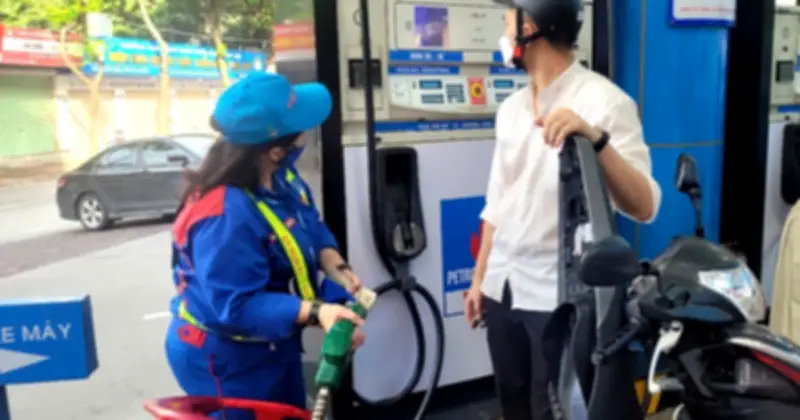 Giá xăng dầu giảm mạnh từ chiều nay, E5RON92 giảm 691 đồng/lít