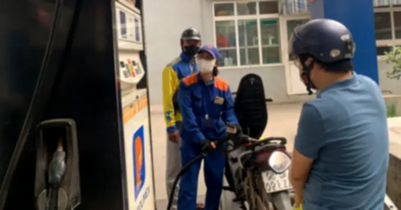 Giá xăng dầu hôm nay 23.4: Tiếp tục giảm, xăng RON95 còn 22.880 đồng/lít