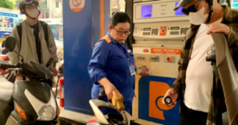 Giá xăng tăng nhẹ, giá dầu giảm sâu từ 0 giờ ngày 16/4 theo quyết định liên Bộ