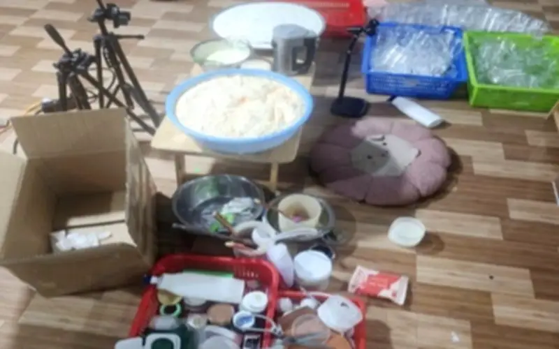 Gia Lai: Phát hiện cơ sở sản xuất mỹ phẩm '3 không' với nguyên liệu trôi nổi