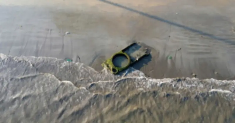 Gia Lai trục vớt xác xe tăng ở bãi biển Quy Nhơn