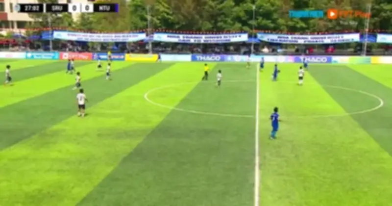 Gia đình Campuchia vượt 12 giờ xe buýt sang Việt Nam cổ vũ con thi đấu