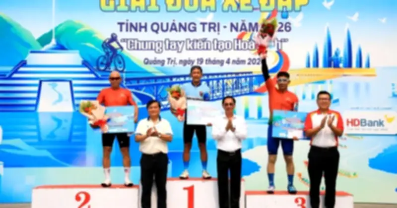 Giải đua xe đạp Quảng Trị 2026: Các tay đua trên 51 tuổi tranh tài quyết liệt