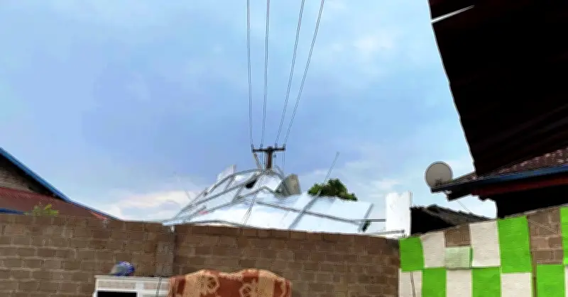 Giông lốc làm tốc mái nhiều nhà dân ở Sơn La, hoa màu thiệt hại nặng