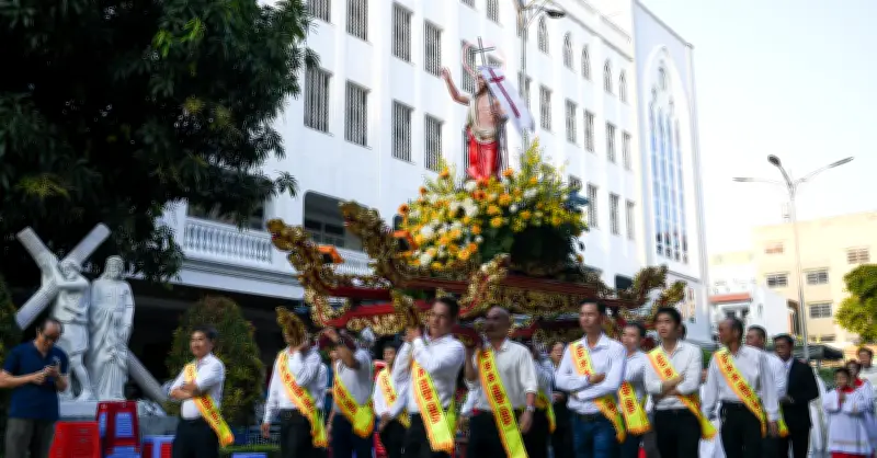 Giáo xứ Tân Phú rộn ràng lễ rước kiệu mừng Chúa Phục sinh