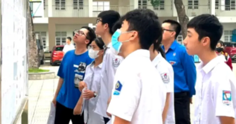 Hà Nội chính thức áp dụng đăng ký thi lớp 10 trực tuyến, theo dõi tỷ lệ chọi thời gian thực