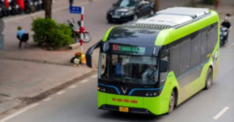 Hà Nội chính thức vận hành 56 xe buýt điện mới trên 3 tuyến trọng điểm