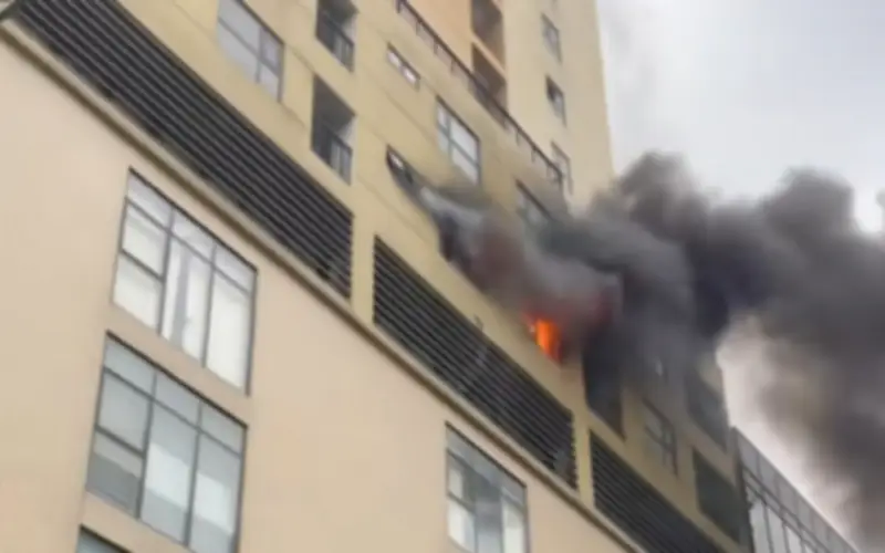 Hà Nội: Cháy chung cư trên phố Vương Thừa Vũ, 3 người may mắn thoát nạn an toàn