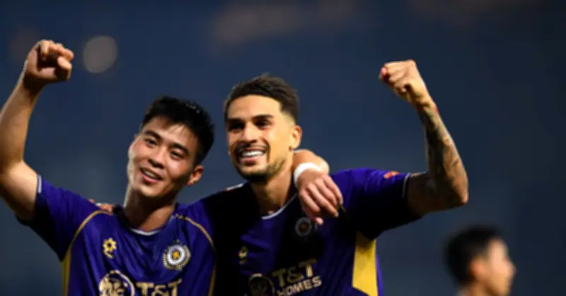 Hà Nội FC thắng Hà Tĩnh 2-0 ở vòng 18 V-League 2025/26, củng cố ngôi đầu