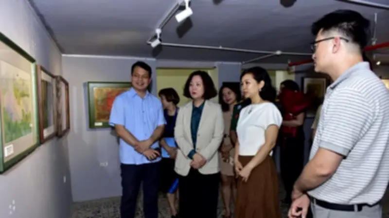 Hà Nội: Hai triển lãm mỹ thuật chào mừng 51 năm thống nhất đất nước và 140 năm Quốc tế lao động