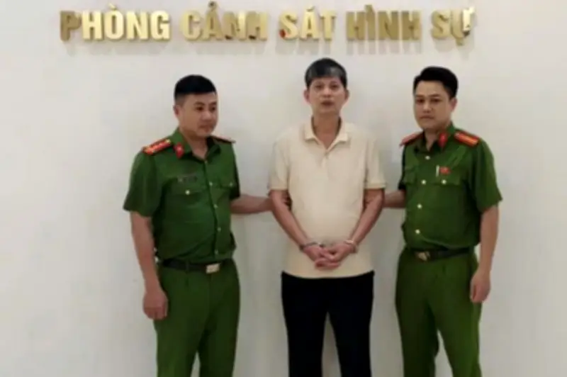 Hà Nội khởi tố đối tượng dùng ô tô chặn barie hầm chung cư tại phường Bạch Mai