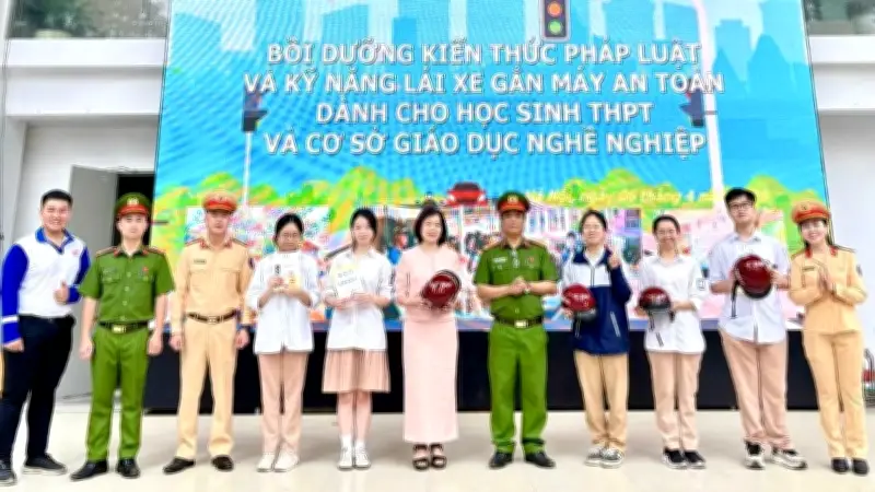 Hà Nội Tổ Chức Tiết Học An Toàn Giao Thông Sinh Động Cho Hàng Ngàn Học Sinh