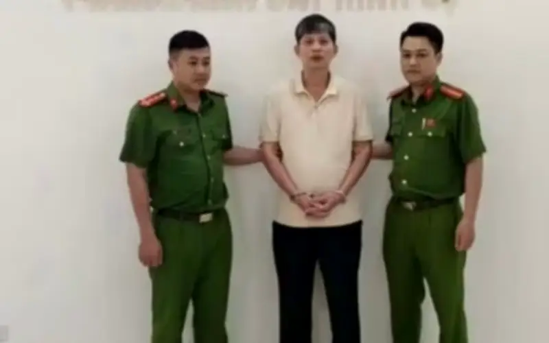 Hà Nội: Ô tô chắn lối vào hầm chung cư, người đàn ông bị khởi tố