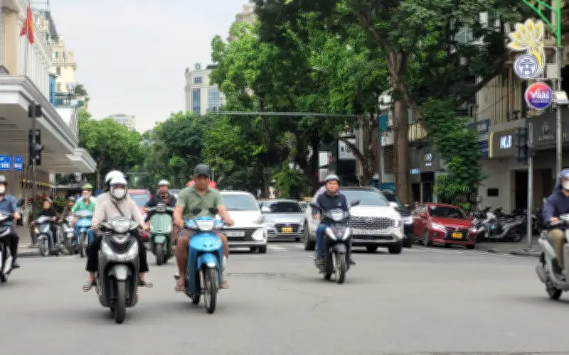 Hà Nội thí điểm cấm xe máy xăng theo giờ: Giảm lo nhưng vẫn băn khoăn