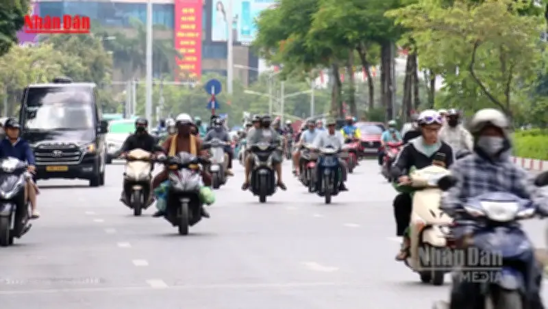 Hà Nội thí điểm vùng phát thải thấp tại Hoàn Kiếm, cấm xe máy xăng vào cuối tuần