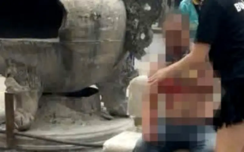 Hà Nội: Tài xế ô tô bị hành khách dùng dao tấn công sau mâu thuẫn