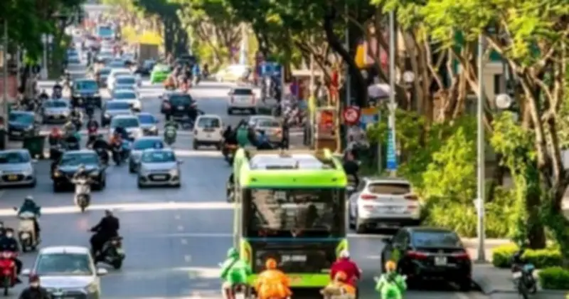 Hà Nội và TP.HCM mở rộng chính sách miễn phí xe buýt nhằm giảm ùn tắc và ô nhiễm