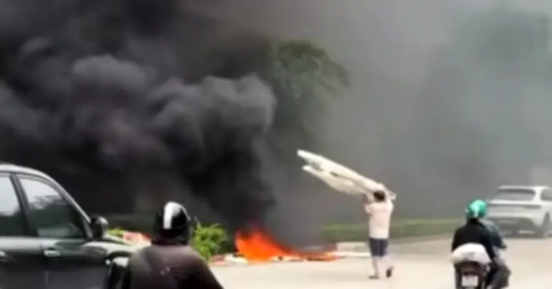 Hà Nội xử phạt người đàn ông đốt rác dưới chân cầu Thăng Long gây ô nhiễm