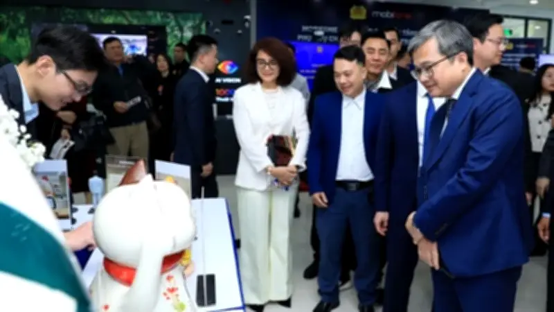 Hà Nội đẩy mạnh chuyển đổi số gắn với cải cách hành chính, hướng tới chính quyền số hiện đại