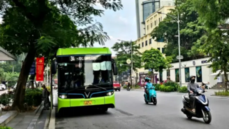 Hà Nội đẩy mạnh chuyển đổi xe buýt điện, vượt chỉ tiêu phát triển giao thông xanh