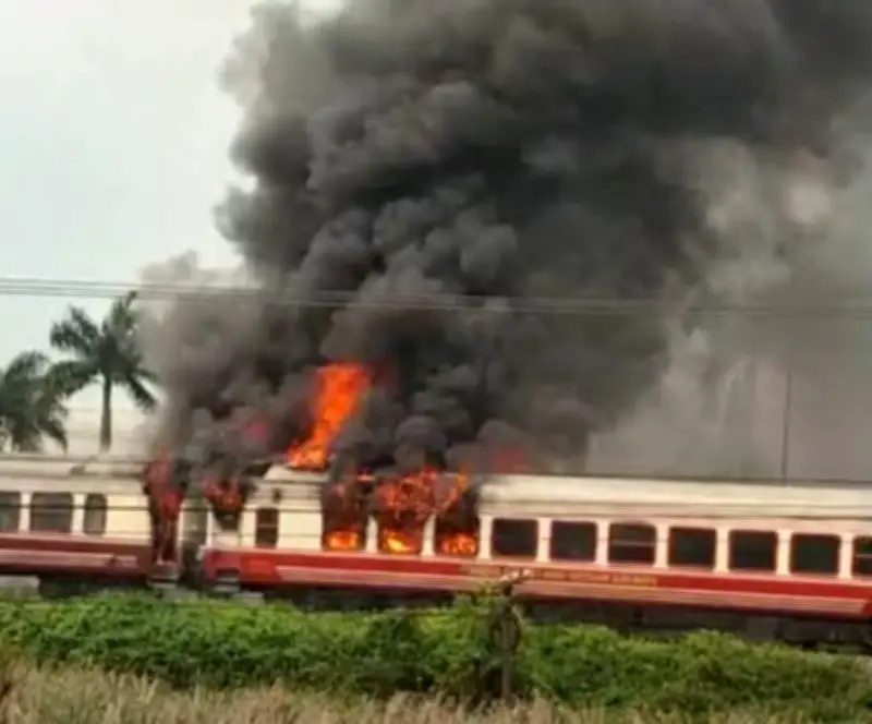 Hỏa hoạn bùng phát trên hai toa tàu tuyến đường sắt Hà Nội - Hải Phòng