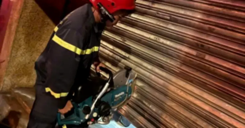 Hỏa hoạn kinh hoàng tại trung tâm TP.HCM: 2 người mắc kẹt trong căn nhà 6 tầng