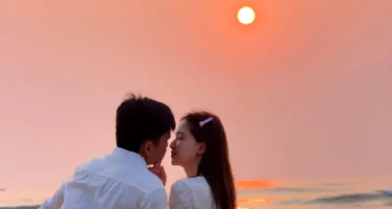 Hòa Minzy khoe hạnh phúc ngọt lịm bên Đại úy Thắng, Văn Cường