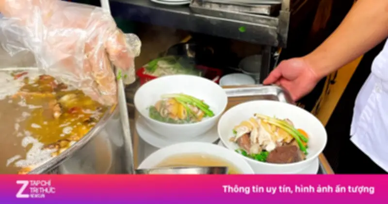 Hóa đơn 900.000 đồng cho hai bát phở gà gây tranh cãi