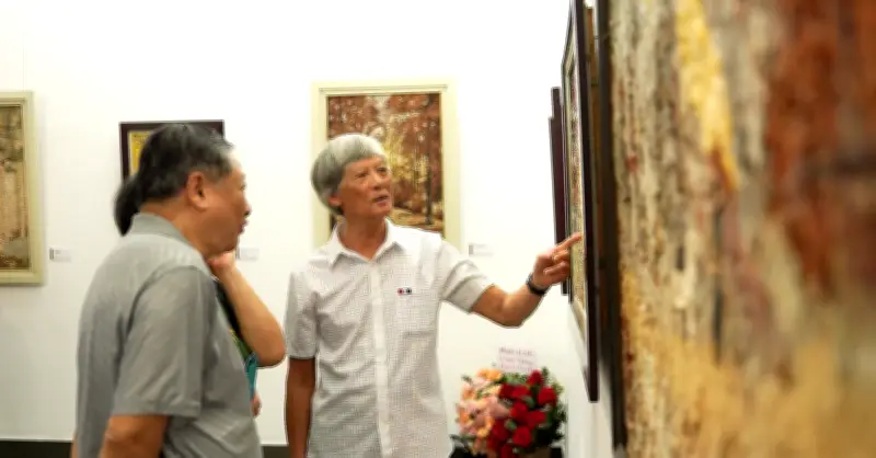 Họa sĩ 60 năm không dùng màu vẽ và cuộc chơi độc đáo với lá cây