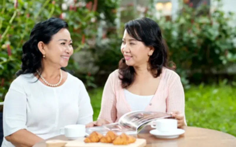 Hai Chị Em Chọn Hai Lối Tiêu Tiền, Cuộc Sống Tuổi Trung Niên Khác Biệt Một Trời Một Vực