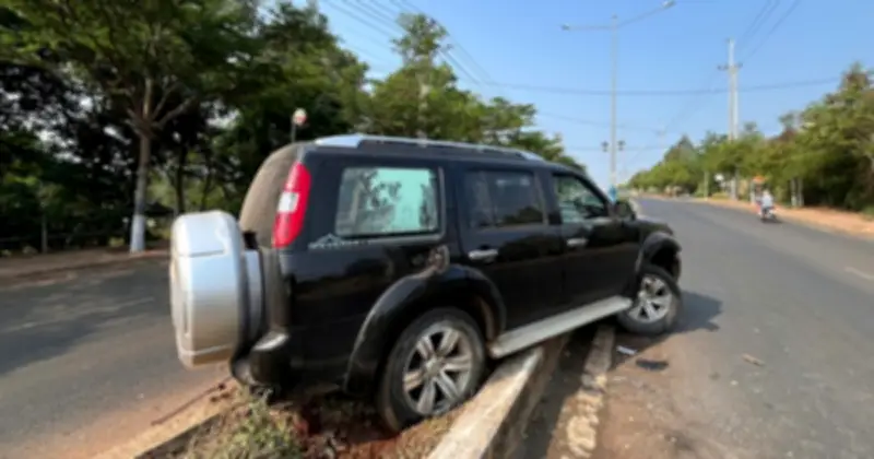 Hai thanh niên say xỉn trộm ô tô, gây tai nạn liên hoàn ở Đắk Lắk