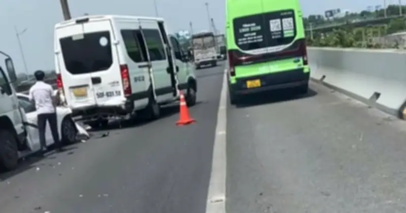 Hai vụ tai nạn liên hoàn gây ùn tắc nghiêm trọng trên cao tốc TP.HCM - Trung Lương