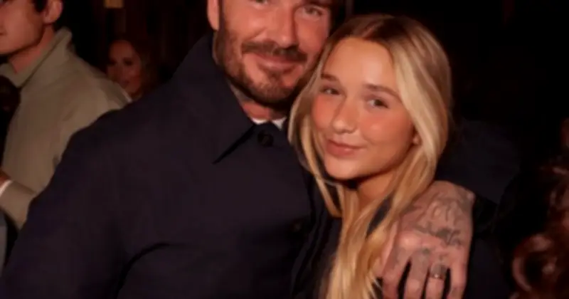 Harper Beckham 14 tuổi gây sốt với nhan sắc thăng hạng tại show thời trang mẹ Victoria