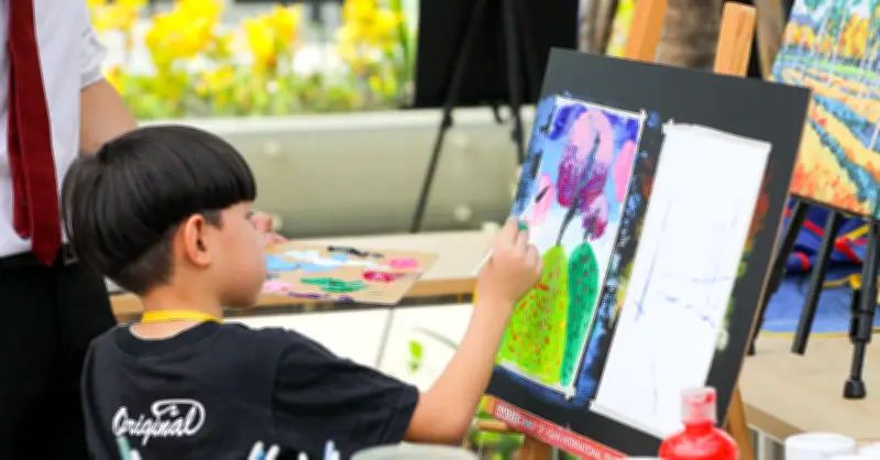 Học Sinh Kể Chuyện Bằng Thi Giác: Những Tác Phẩm Khiến Người Xem Giật Mình