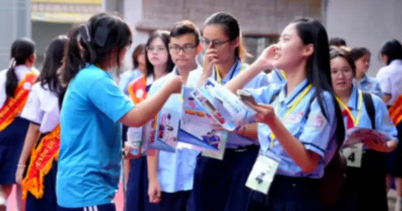 Học sinh lớp 9 TP.HCM: Ưu tiên thi lớp 10, học nghề chưa được coi trọng