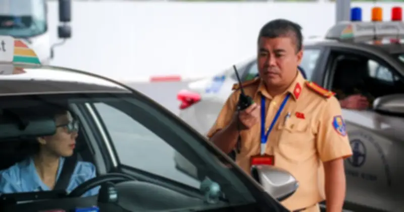 Học viên lái xe lặng người trước video tai nạn thực tế tại trung tâm sát hạch Hà Thành