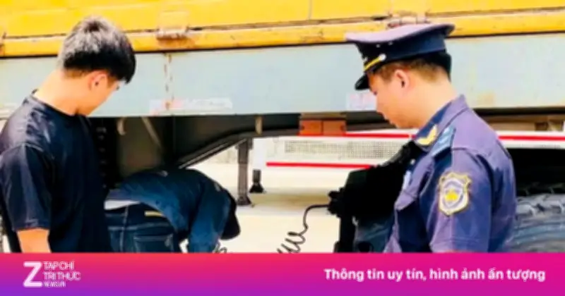 Hải Quan Lao Bảo Bắt Giữ Đối Tượng Buôn Lậu Gần 1.300 Lít Dầu Diesel